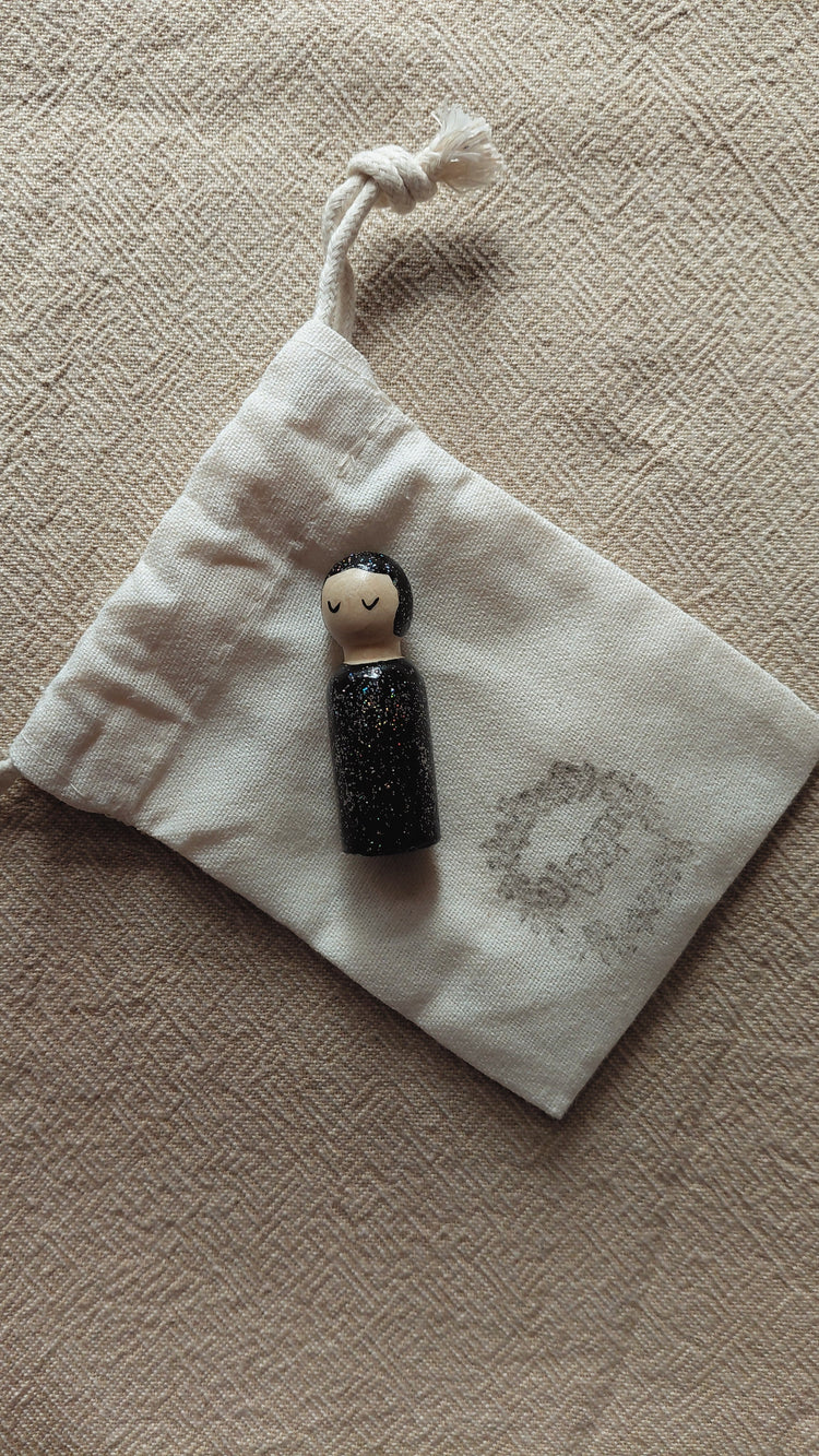Hand Painted Peg Dolls